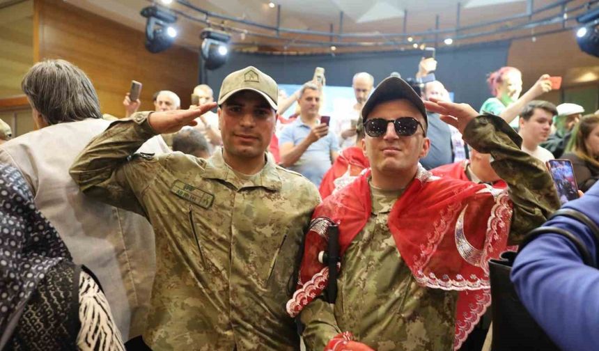 Bursa’da ‘özel askerler’ için kına eğlencesi