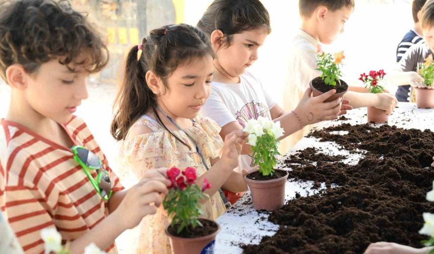 Büyükşehir destek verdi minik eller ‘anneler’ için çalıştı