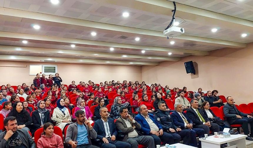 Büyükşehir konservatuvarı ilçe konserlerine Bahçesaray’da start verdi