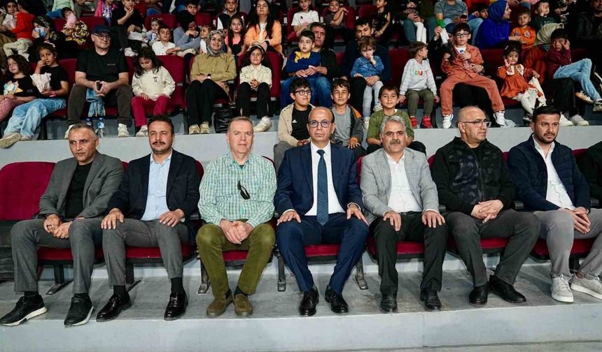 Cambaz Mithat ‘Yetenek Sirkiniz’ gösterisi renkli ve heyecanlı anlara sahne oldu
