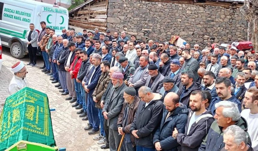 Cami bacasını temizlerken düşerek hayatını kaybeden imam son yolculuğuna uğurlandı