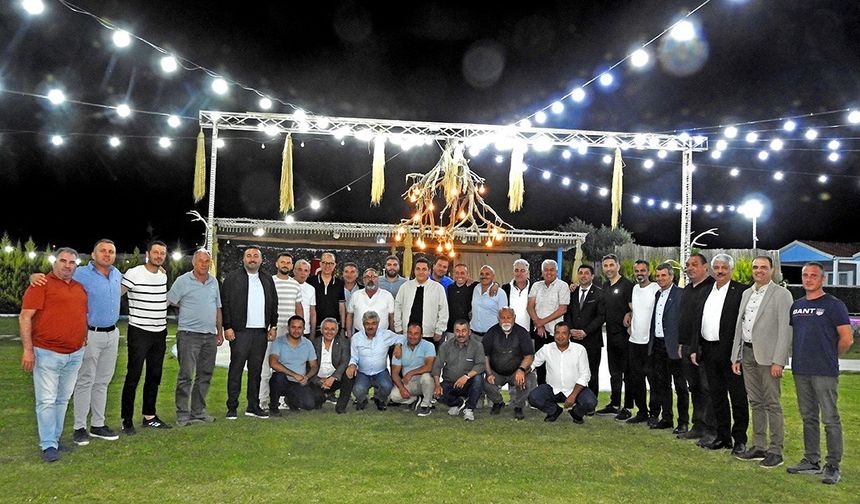 Çeşme Muhtarlar Derneği kuruluşunu yemekli toplantıyla kutladı