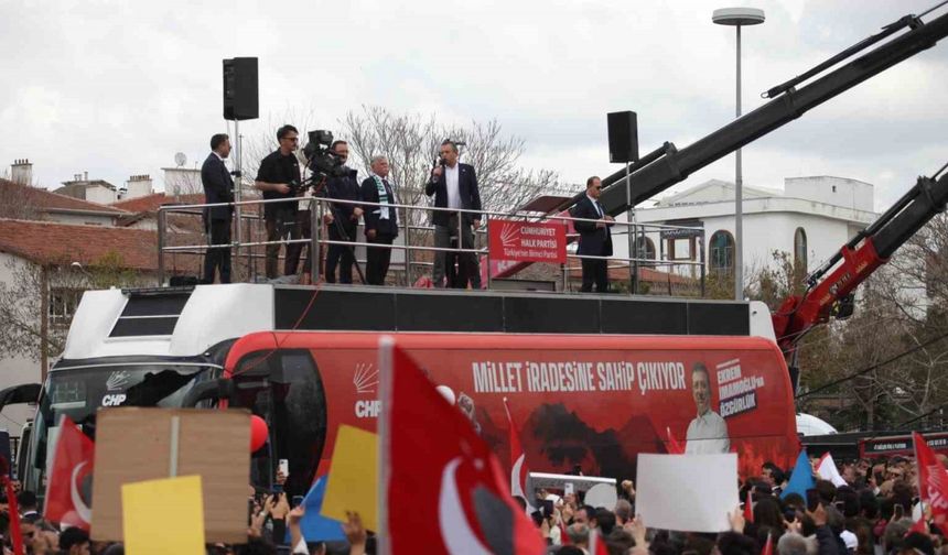 CHP Genel Başkanı Özel: "Ekrem başkanı içeride tutmanın bedeli 2.2 trilyon"
