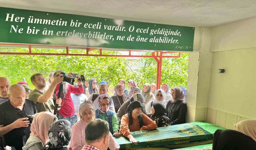 Cinayet kurbanı kız kardeşler toprağa verildi