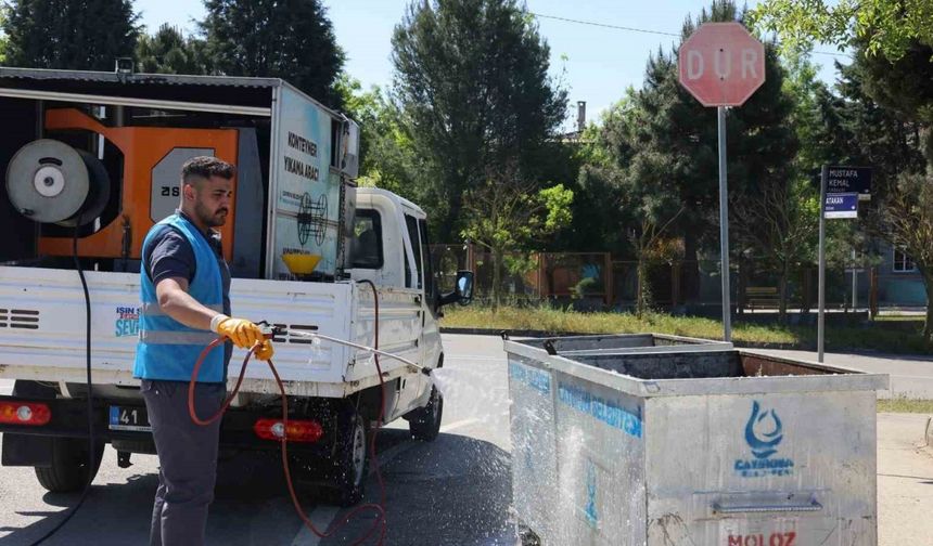Çöp konteynerleri yerinde yıkanıyor