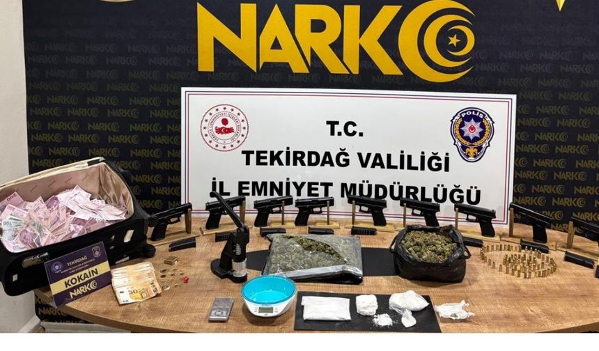 Çorlu’da uyuşturucu ve silah operasyonu: 910 bin TL’lik döviz ve altın ele geçirildi