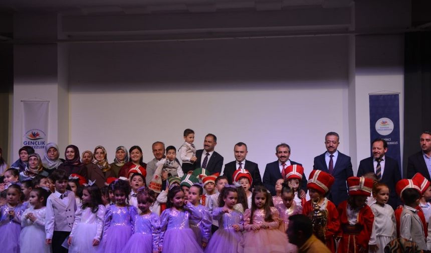 Demirci’de Kur’an Kursu öğrencilerinden yıl sonu gösterisi