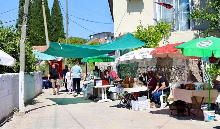 Didim Akköy Pazarı vatandaşları ağırlıyor