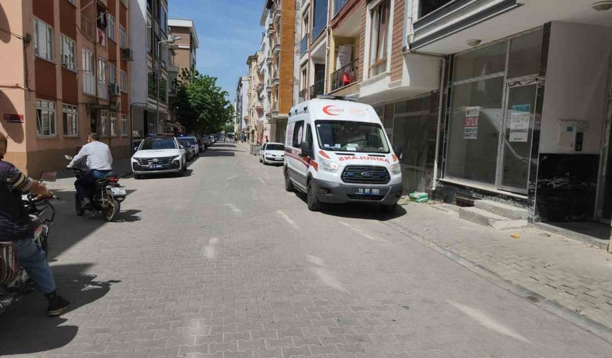 Edremit’te bıçaklı kavga: 2 yaralı