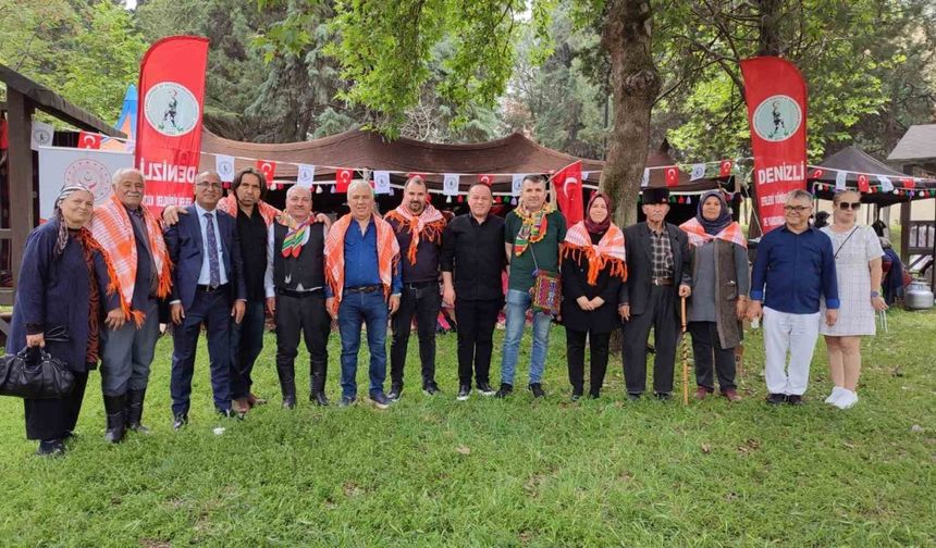 Efeler ve Yörükler huzurevi bahçesine kıl çadır kuruldu