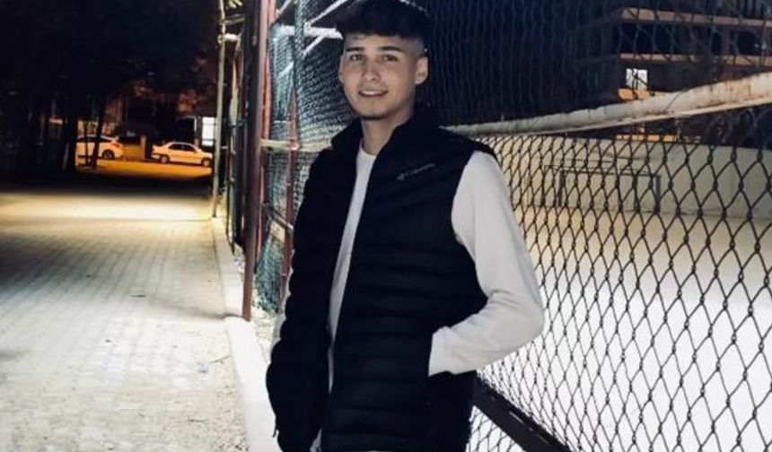 Elektrik direğine çarpan otomobil hurdaya döndü; 2 ölü 1 yaralı