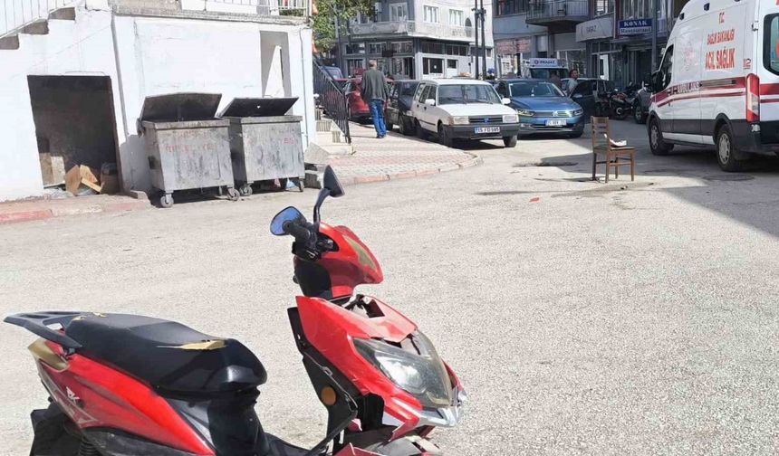 Elektrikli motosiklet ile otomobil çarpıştı: 2 yaralı