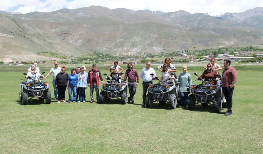 Engelliler Haftası kapsamında yamaç paraşütü ve ATV sürüşü etkinliği düzenlendi