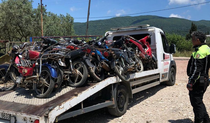 Erdek’te  tescilsiz motosikletler toplandı