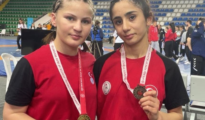 Erzincanlı ortaokullu güreşçiden Türkiye Şampiyonluğu