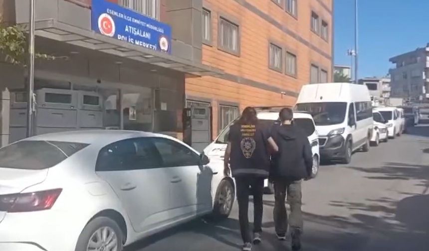 Esenler’de elinde satırla dolaşan bir kişi yakalandı
