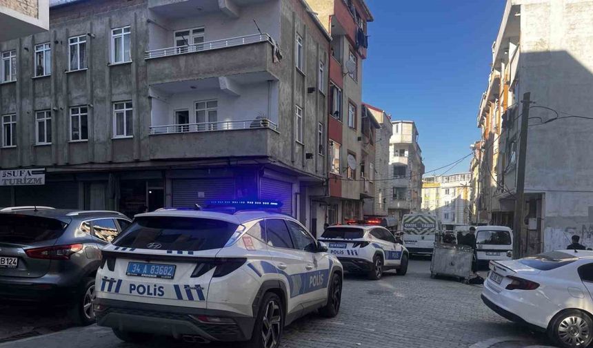 Esenyurt’ta sokakta oynarken servis aracının çarptığı çocuk ağır yaralandı