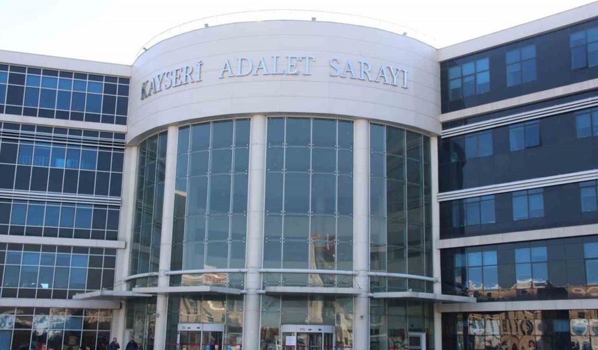 Eski eşini bıçakla yaralayan sanık bu kez de tehdit ve hakaretten yargılandı