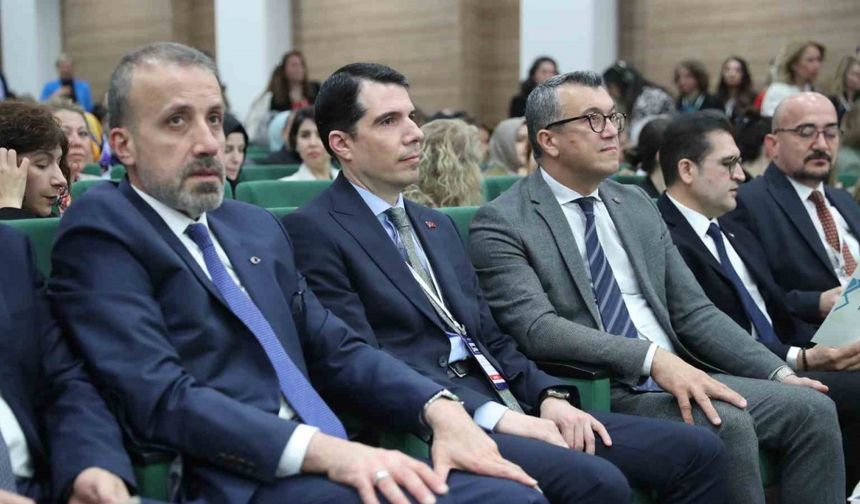 Etlik Şehir Hastanesi’nde ‘Ulusal Bütünleşik 2’nci Hemşirelik Ebelik Kongresi’ düzenlendi