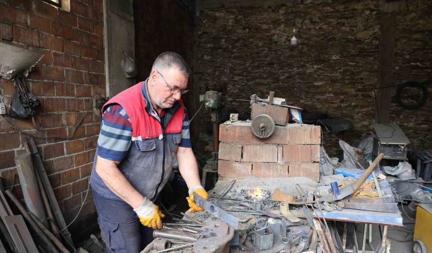 Fabrikasyon imalatlar iş görmeyince, İbrahim Usta zamanla yarışıyor