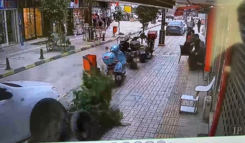 Fren yerine gaza basınca önünde ne varsa yıktı: O anlar kamerada