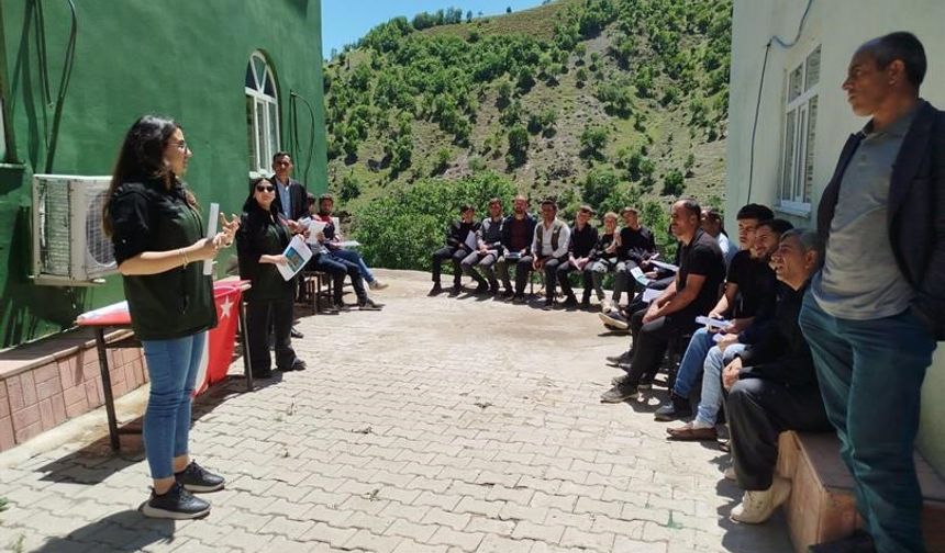 Hakkari’de besiciler şap hastalığı konusunda bilgilendiriliyor