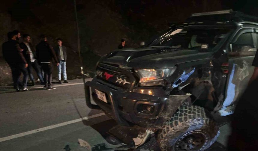 Hakkari’de iki araç kafa kafaya çarpıştı: 8 yaralı