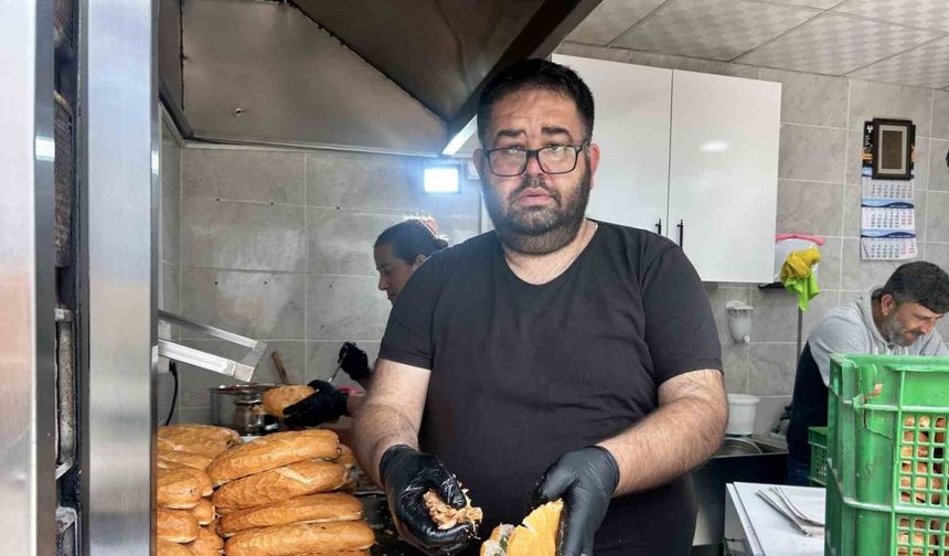 Hayırlı evlat, her yıl babasının sevdiği dönerden dağıtıyor