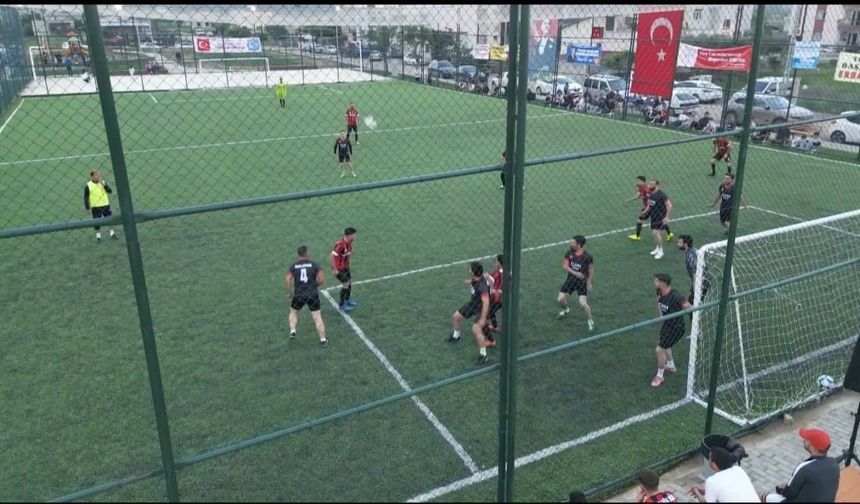 Her mahalle takımını kurdu,  futbol heyecanı başladı