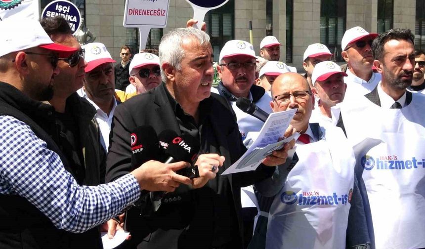 Hizmet-İş Sendikası’ndan Kütahya Belediyesi önünde tepki: "İş barışını bozan uygulamalara son verin"