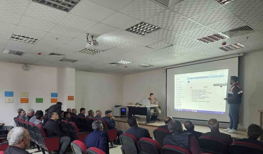 Horasan’da mahalle muhtarlarına yönelik madde bağımlılığı semineri düzenlendi