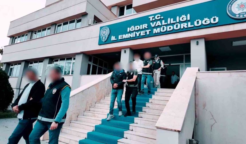 Iğdır ve Ağrı’da kaçak göçmenlere sahte belge düzenleyen şüphelilere operasyon: 2 tutuklama