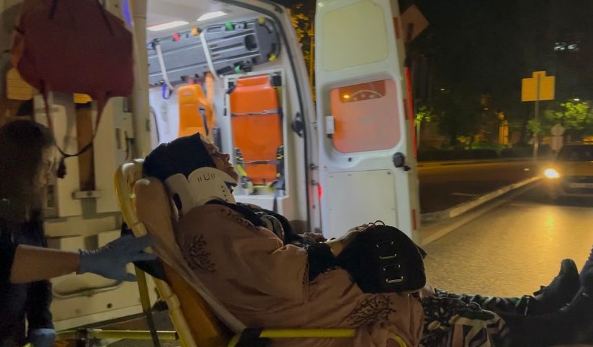 Işık ihlali kaza getirdi... Kırmızı ışıkta geçen otomobil taksiye çarptı: 7 yaralı