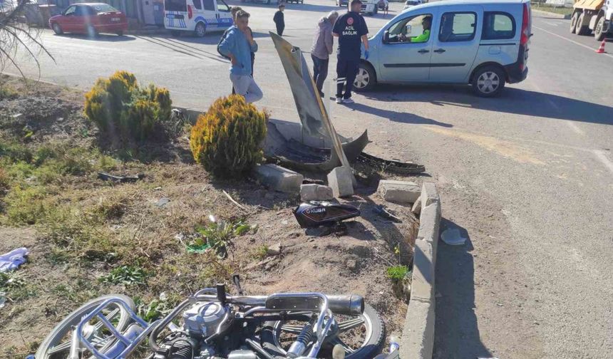 Isparta’da kamyonet ile motosiklet çarpıştı: 2 yaralı