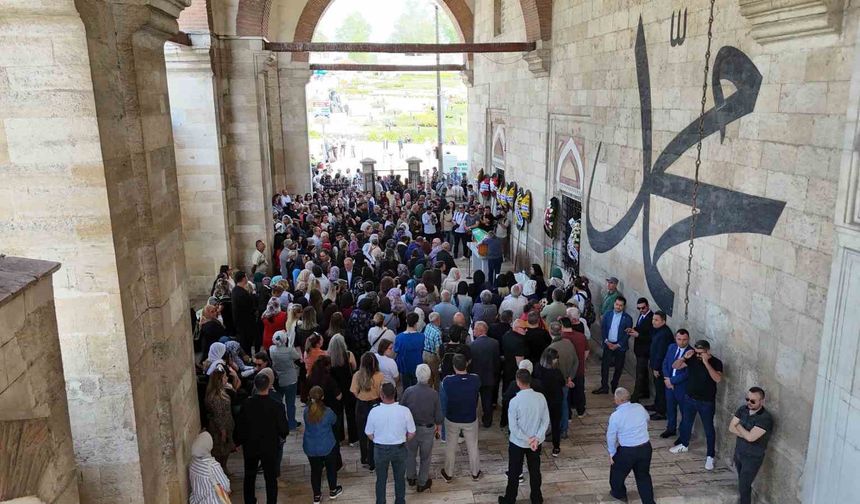İstanbul’da eski eşi tarafından öldürülen kadın, Edirne’de son yolculuğuna uğurlandı
