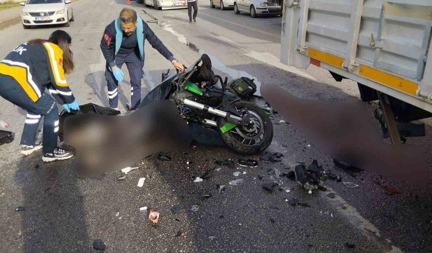 Kamyonla çarpışan motosikletin sürücüsü öldü