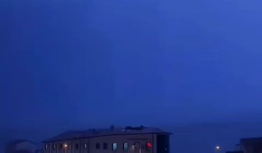 Karabük’te şimşekler görsel şölen oluşturdu