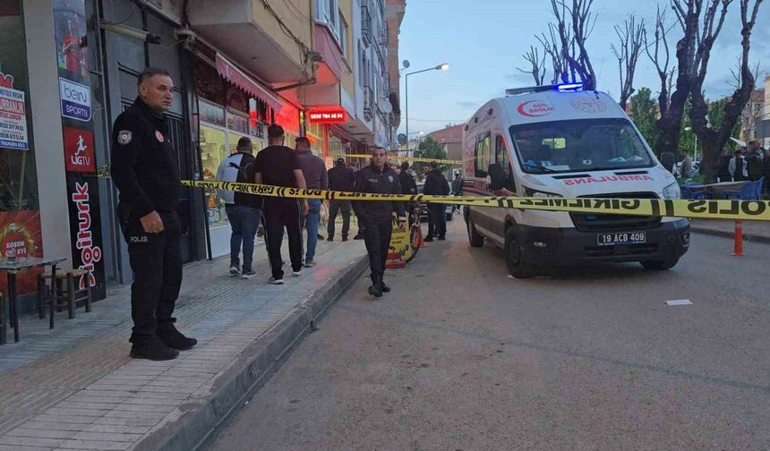 Kavga sırasında silahlıyla kendini vurdu