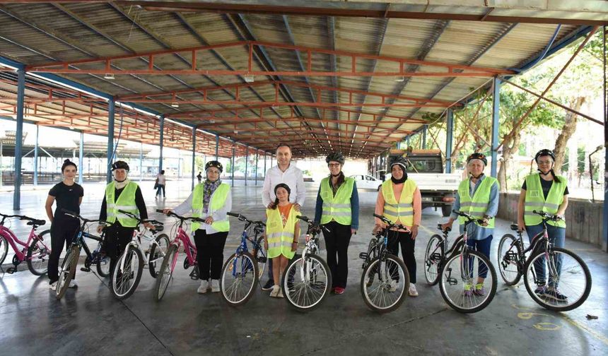 Kepez’de kadınlar hayallerine pedal çevirdi