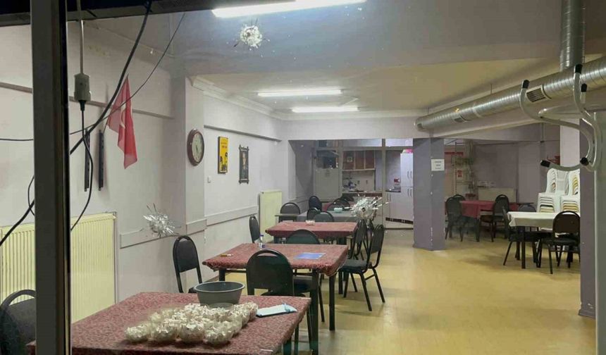 Kıraathaneyi kurşunlayan şüpheli, motosiklet ile kayıplara karıştı