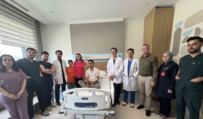 Kopan kulak memesi süpermikrocerrahi ile yerine dikildi