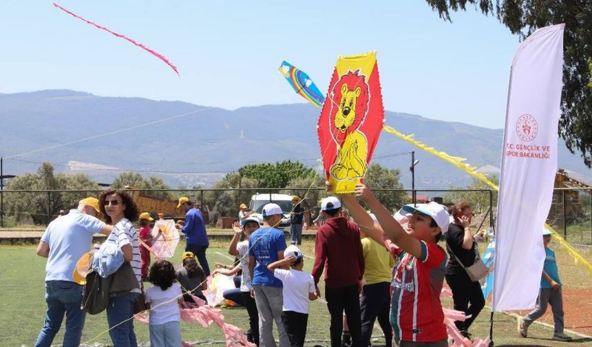 Köşk’teki uçurtma şenliğinde çocuklar doyasıya eğlendi