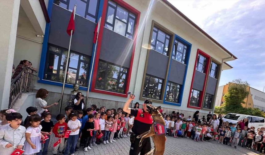 Kuşadası’nda minik öğrencilere jandarma tanıtıldı