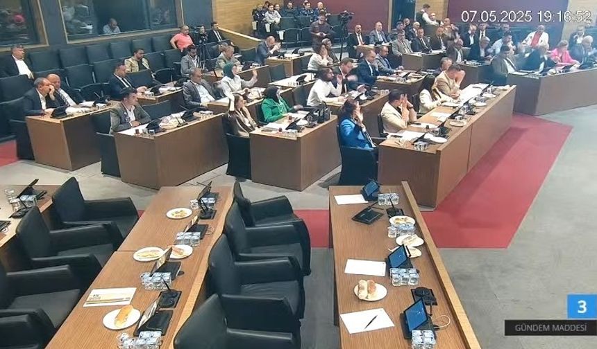 Kütahya Belediye Meclisi’nde MHP’li üyeler toplantıyı terk etti