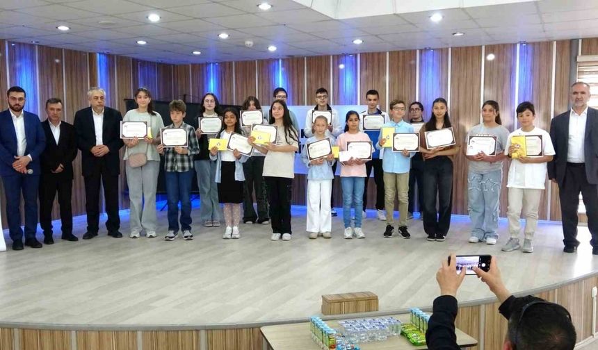Kütahya’da gençler kitap okudu