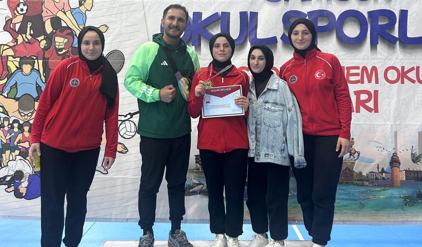 Lise öğrencisi Zengin bilek güreşinde Türkiye şampiyonu oldu
