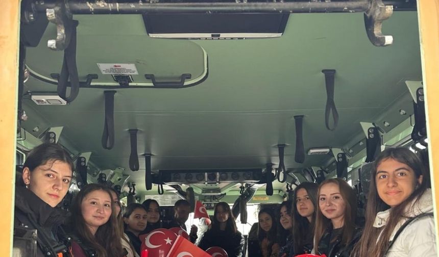 Liseli öğrencilerden Söğüt Jandarma Ulaştırma Eğitim Merkezi Komutanlığına anlamlı ziyaret