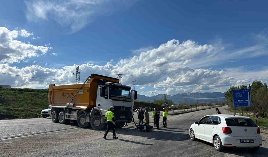 Malatya’da motosikletle kamyon çarpıştı: 1 yaralı