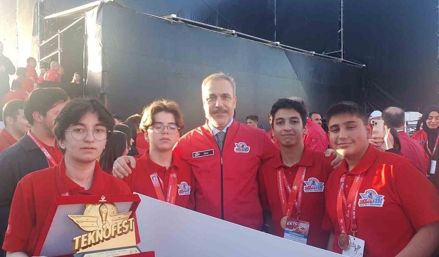 Malatyalı öğrenciler Teknofest 2025 Kıbrıs Finalleri’nden Türkiye Şampiyonu olarak döndü