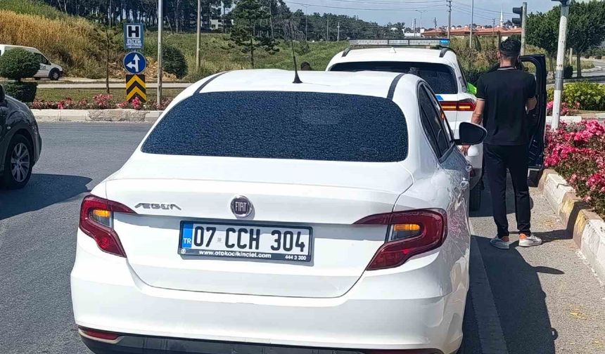 Manavgat’ta geri manevra yapan otomobil, motosiklete çarptı: 1 yaralı